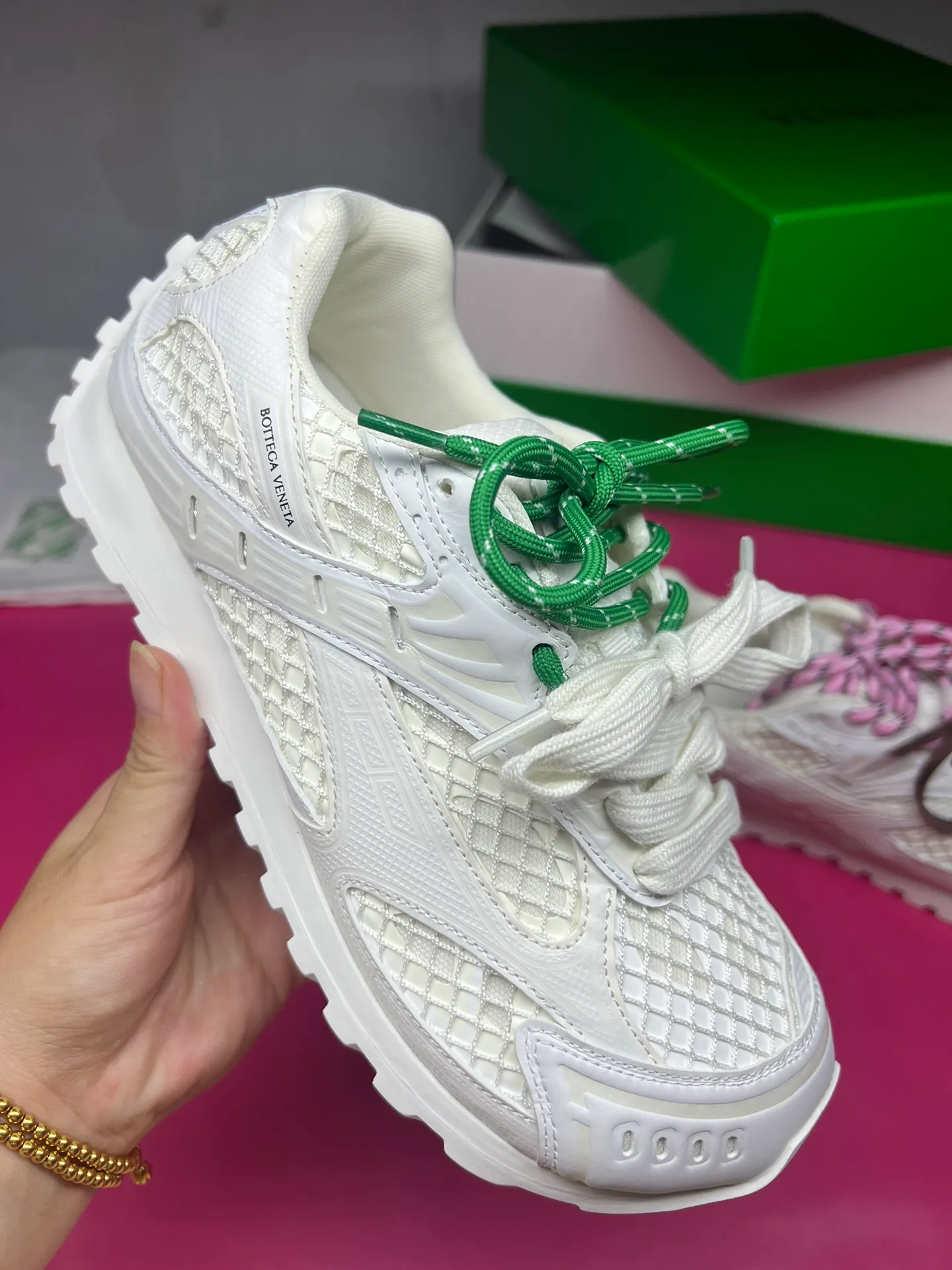 👟👟Ex-factory price 600👟👟 Men's size +10 Real photos 🔥🔥BV Orbit sneakers Wang Yibo's same style couple's dad shoes Runner sneakers, made of lightweight technical mesh fabric. Matched with geometric pattern designed rubber outsole, Wang Zha series high version. Look for the package technology. It is actually a lot taller, but the legs are still slim. Very nice, playable and durable. Matched to the standard💯 Package shoe technology. Look for the high version. The outsole is made of color-blocked TPU outsole. Women's model 35 36 37 38 39 40 41 42 (40 41 42 43 44 45 customized) (Customer logo can be accepted without refund or exchange at a favorable price) Equipped with original packaging